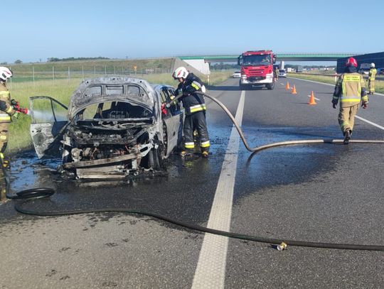 Pożar Renault na autostradzie A1. Ruch utrudniony