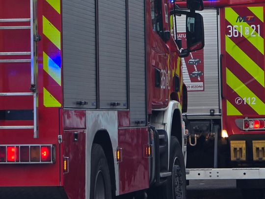 Pożar w budynku mieszkalnym we Włocławku. Wśród ewakuowanych roczne dziecko