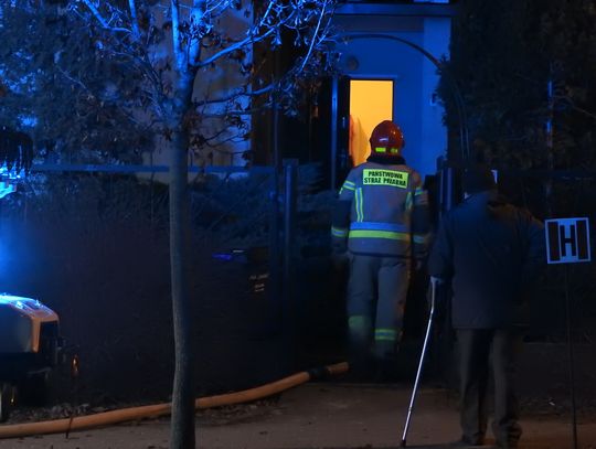 Pożar w budynku przy ulicy Zgodnej. Na miejscu dwa zastępy straży pożarnej