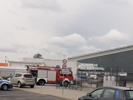 Pożar w Hali OSiR. Prawdopodobną przyczyną prace spawalnicze...