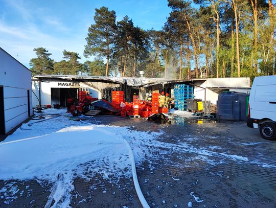 [aktualizacja] Pożar w hurtowni na Michelinie. Na miejscu 4 zastępy straży