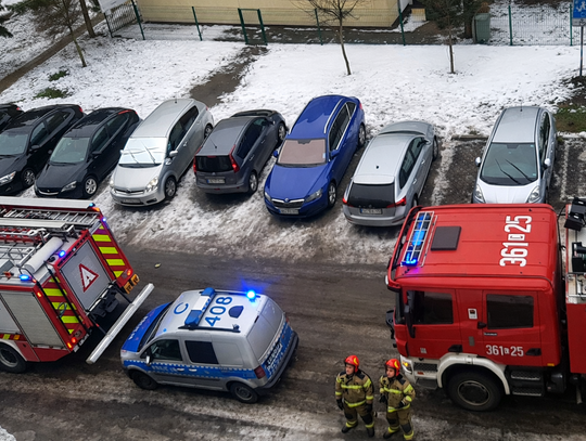 Pożar w mieszkaniu przy ul. Zbiegniewskiej. Na miejscu działały 3 zastępy PSP