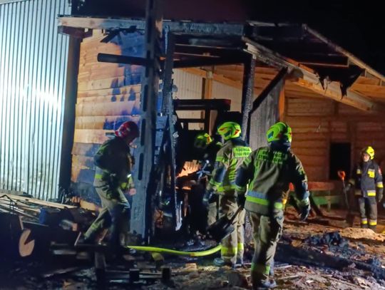 Pożar wiaty w tartaku w Choceniu. Prawdopodobną przyczyną była awaria instalacji grzewczej
