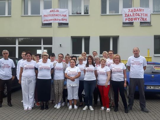 Pracownicy Domu Opieki Społecznej zaostrzają protest i zapowiadają wizytę TVP