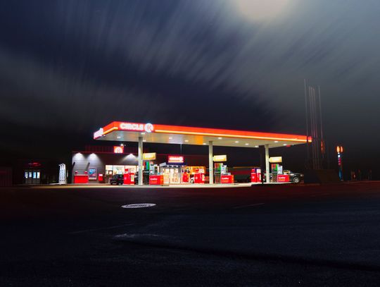 Prezydent interweniuje u prezesa UOKiK, członek zarządu spółki zależnej od koncernu paliwowego interweniuje u prezydenta...