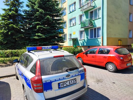 Próba samobójcza na osiedlu Zazamcze. Mężczyzna siedział na parapecie