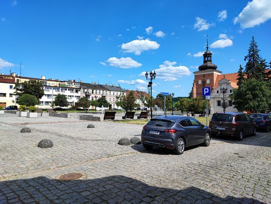 Problemy z parkowaniem koło Kościoła Św. Jana. Księża apelują do parafian