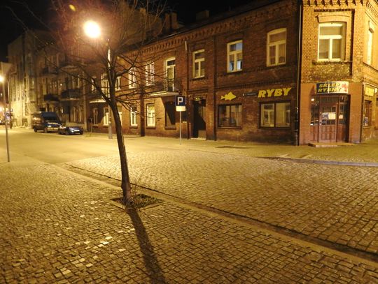 Prokurator nakazał sekcję zwłok mężczyzn z kamienicy przy ul. Szczęśliwej. Czy doszło do nieumyślnego spowodowania śmierci?