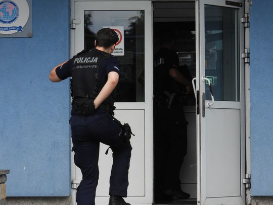 Prokurator Rejonowy prosi o odsunięcie od sprawy zgonu 38-latka w KMP. Przyczyną śmierci wstępnie "niewydolność oddechowa"