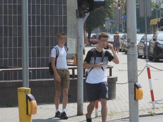 "Przechodzą na czerwonym świetle, bo nie działa sygnalizacja" alarmuje czytelnik Portalu Włocławek 