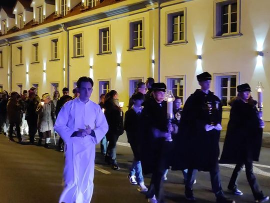 Przejdą z relikwiami wokół Placu Wolności. To katolicka odpowiedź na Halloween