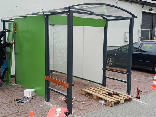 Przy Biedronce na Zazamczu powstaje recyklomat, wrzucić butelkę, otrzymasz voucher