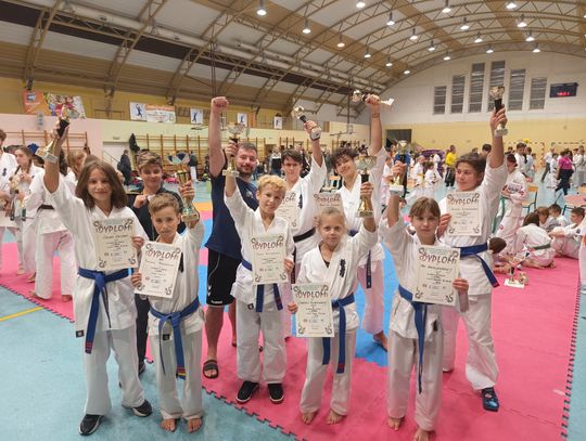 Przywieźli do Włocławka aż 8 pucharów. Sukces zawodników z Klubu Karate Kyokushin