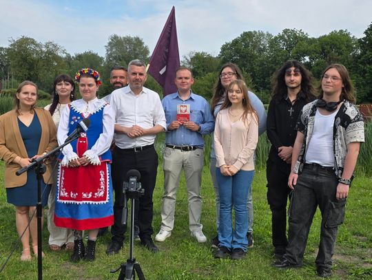 Konferencja prasowa partii Razem w parku na Słodowie. Zapowiadają aktywność w mieście i udział w wyborach