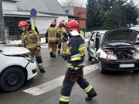 Region: 72-letni kierujący Fiatem doprowadził do zdarzenia drogowego. Został przewieziony do szpitala