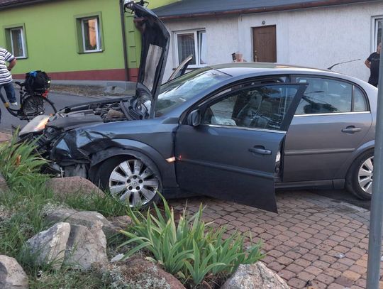 Region: 73-latek jadący Mercedesem uderzył w Opla. 1500 zł mandatu dla sprawcy zdarzenia