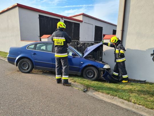 Region: kierowca zasnął, zjechał z drogi i uderzył w budynek