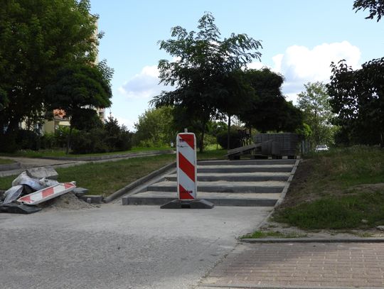 "Remont na gorsze" czyli jak po remoncie schodów zniknęła pochylnia dla niepełnosprawnych 