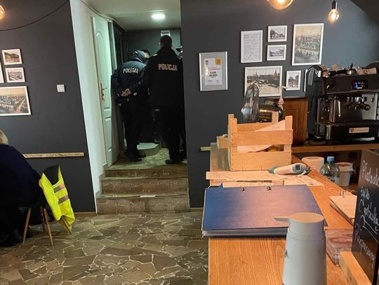 Restauracja w centrum Włocławka wznowiła działalność. Był Sanepid i Policja, a teraz jest... remont! ;)