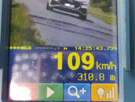 Rozpędziła auto do 109 km/h w terenie zabudowanym. Straciła prawo jazdy