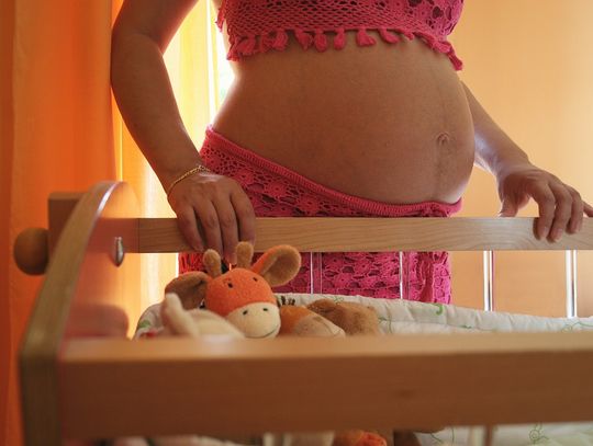 Rozpoczęłaś drugi trymestr ciąży? Czas zadbać o skórę brzucha!