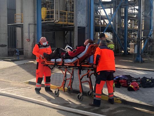 Rozszczelnienie się i pożar butli z wodorem na terenie zakładu na Krzywej Górze. Na szczęście to tylko ćwiczenia 