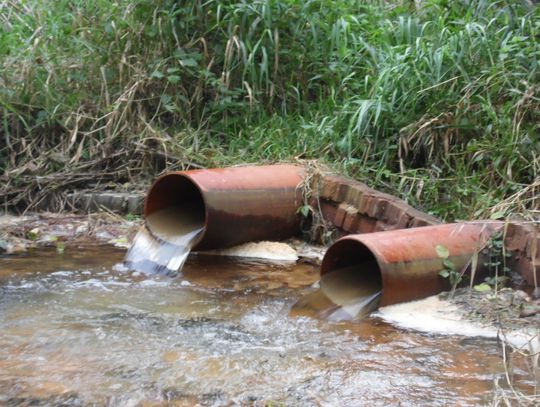 Rury do odprowadzenia do rzek ścieków we Włocławku pod lupą Wód Polskich 