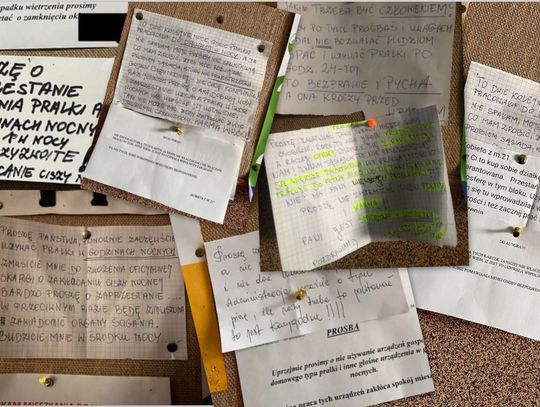Sąsiedzki spór o pralkę. Lokatorka grozi organami ścigania i... powracającą karmą