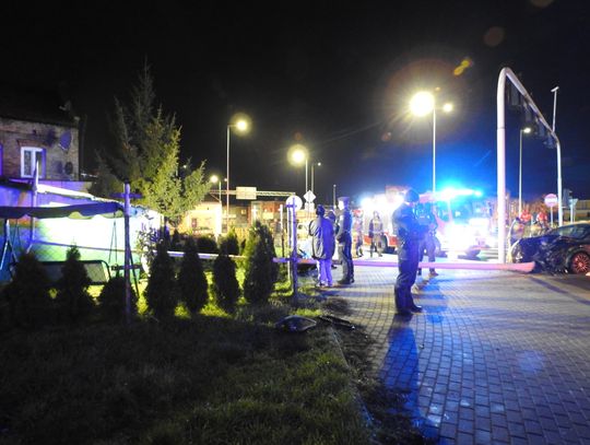 Seat ściął latarnię na skrzyżowaniu ul. Okrzei i Wroniej. Runęła na prywatną posesję