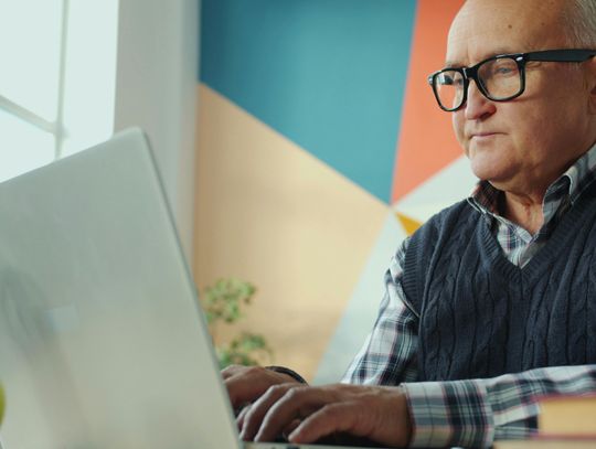 Seniorze, nie daj się wykluczyć. We Włocławku ruszają bezpłatne szkolenia cyfrowe