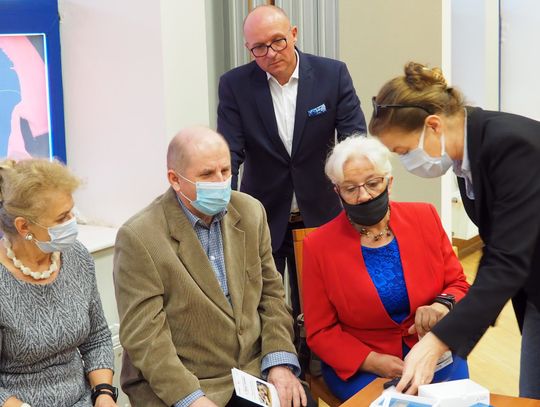 Seniorzy z Włocławka otrzymają bransoletki życia