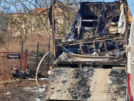 Pożar ciężarówki na Zawiślu. Jedna osoba w szpitalu