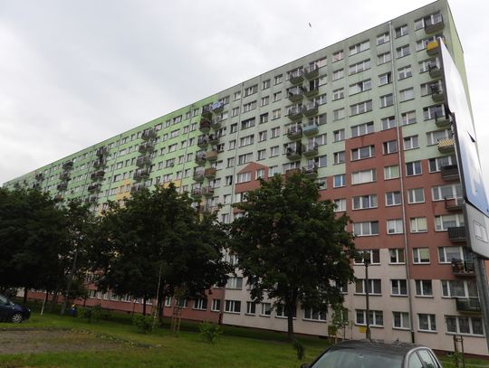 Skarżą się na fetor. Zwłoki mężczyzny rozkładały się przez 5 dni w mieszkaniu przy ul. Toruńskiej