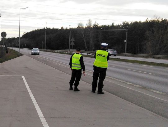 Skontrolowali 22088 kierujących i ujawnili 51 „na podwójnym gazie”. W tym kursanta elki