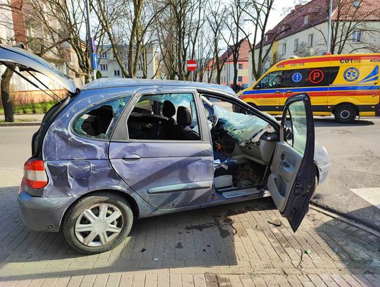Skrzyżowanie ulic Chmielnej i Kraszewskiego zablokowane. Zderzenie dwóch pojazdów