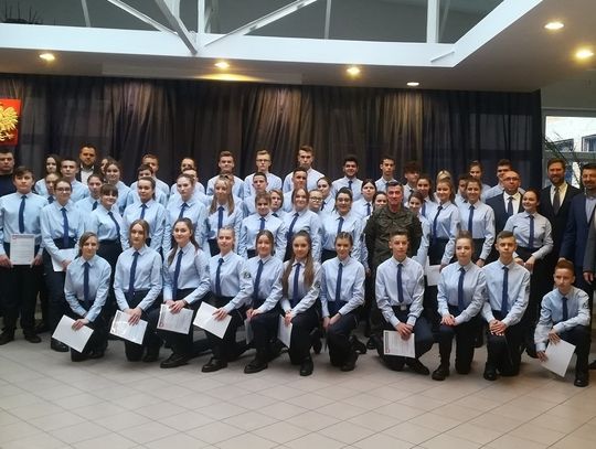 Ślubowanie uczniów klas policyjnych w IV L.O. im. Krzysztofa Kamila Baczyńskiego