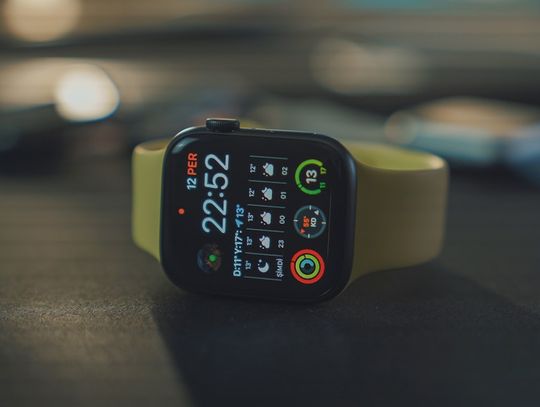 Smartwatch idealny na wakacje - jaki model wybrać?