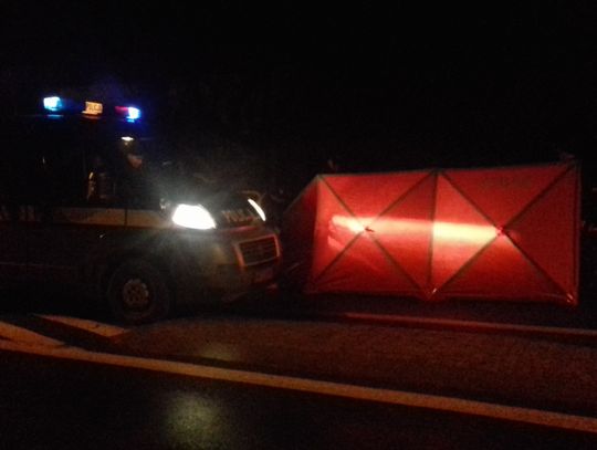 Śmiertelne potrącenie 40-letniego mężczyzny w Fabiankach. Droga zamknięta 