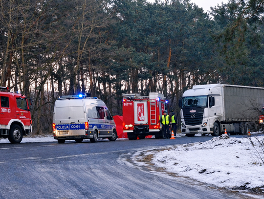 Śmiertelny wypadek na DK91. Nie żyje 25-letni kierowca samochodu osobowego