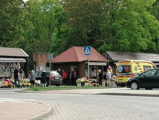 Starsza kobieta napadnięta na cmentarzu. Policja prowadzi czynności
