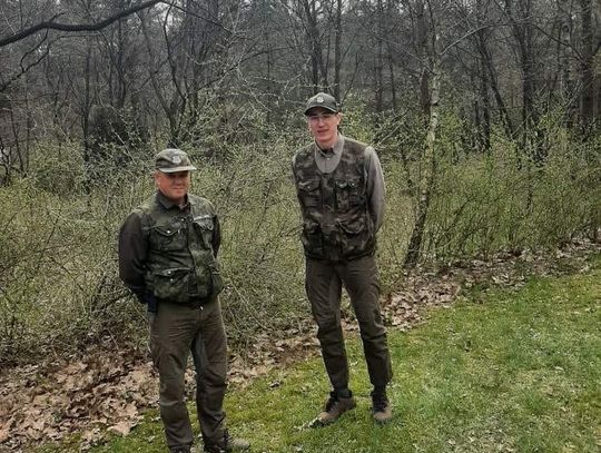 Straż Leśna ustaliła, kto wyrzucał do lasu śmieci po porządkowaniu działki. Sprawa trafi do Sądu