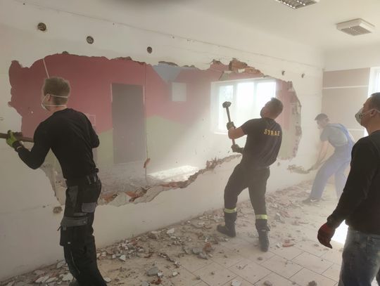 Strażacy po godzinach pracy stworzyli w jednostce przy ul. Rolnej siłownię 