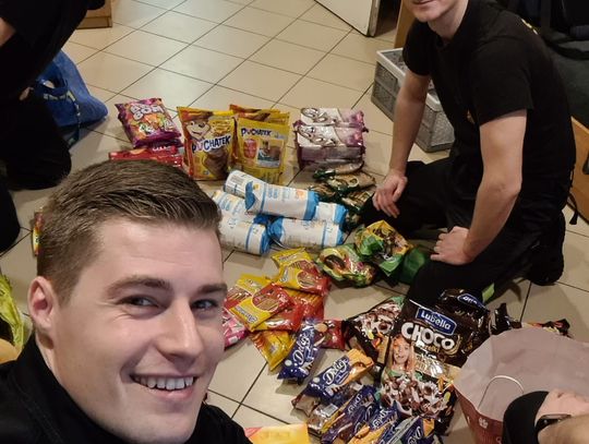 Strażacy z Włocławka przekazali świąteczne prezenty dla dzieci z Domu Dziecka "Jaś i Małgosia"