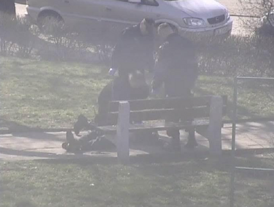 Strażnicy Miejscy ratowali życie mężczyzny na Placu Staszica