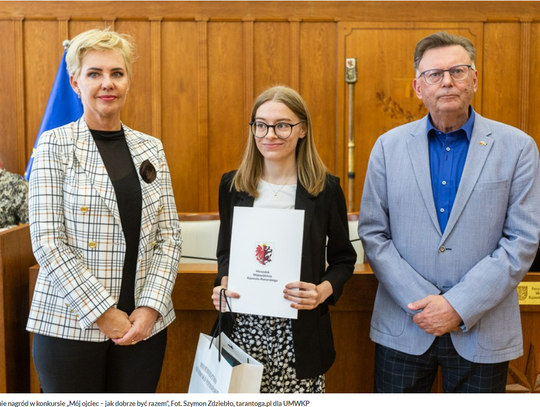 lmk, uczennica, Wręczenie nagród w konkursie „Mój ojciec – jak dobrze być razem”, Fot. Szymon Zdziebło, tarantoga.pl dla UMWKP,