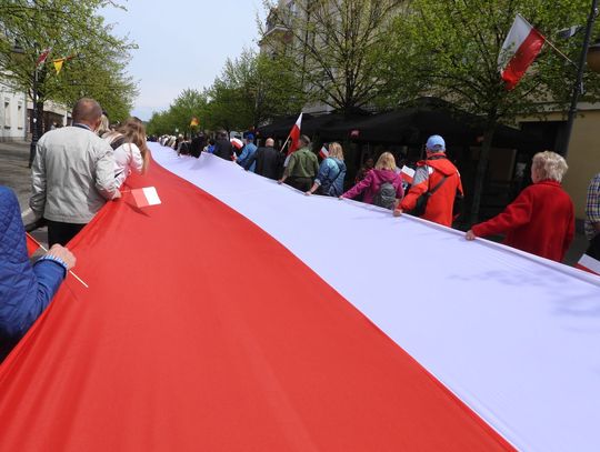 Święto Niepodległości we Włocławku: przemarsz z flagą, festiwal i ognisko patriotyzmu