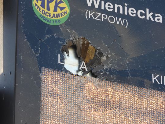 System kosztował 9 mln zł. Wandale zniszczyli już pierwszą tablicę DIP