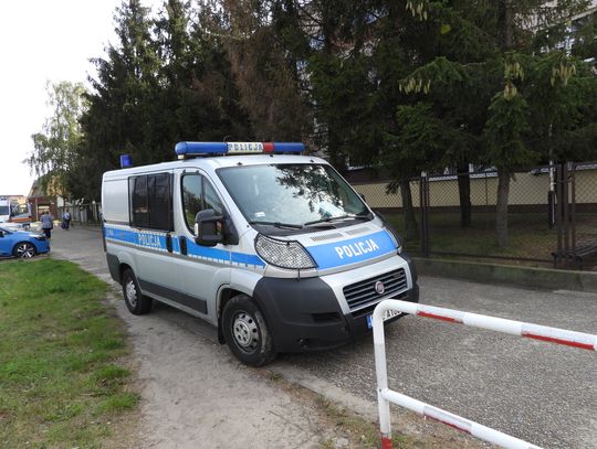 Szereg alarmów bombowych w polskich szkołach. We Włocławku bomba miała być w SP 22