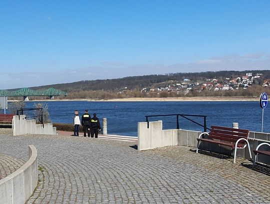 Tak łamią zakazy w województwie. Fryzjerka otworzyła salon, w Osięcinach 23-latka złamała kwarantannę, właścicielka pubu...