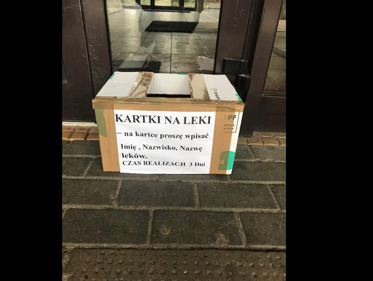 Tak radzi sobie apteka w centrum. Pudło na kartki, realizacja 3 dni